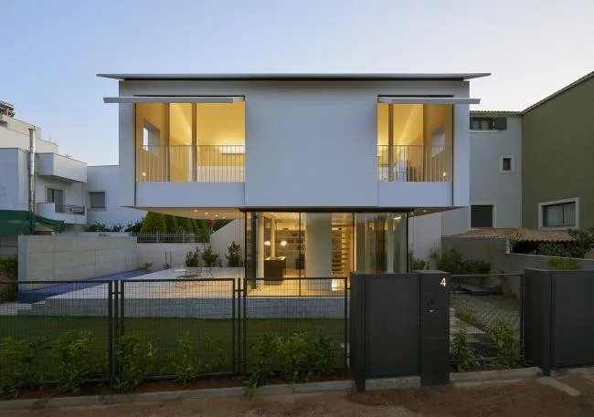 BIM Architecture | White Elves on the Aegean Coast - Greek E-House/Buerger Katsota Architects