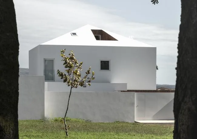 BIM Architecture | Looking up at the Sky in the Surrounding Reality: NVC Residential/Salworks in Portugal