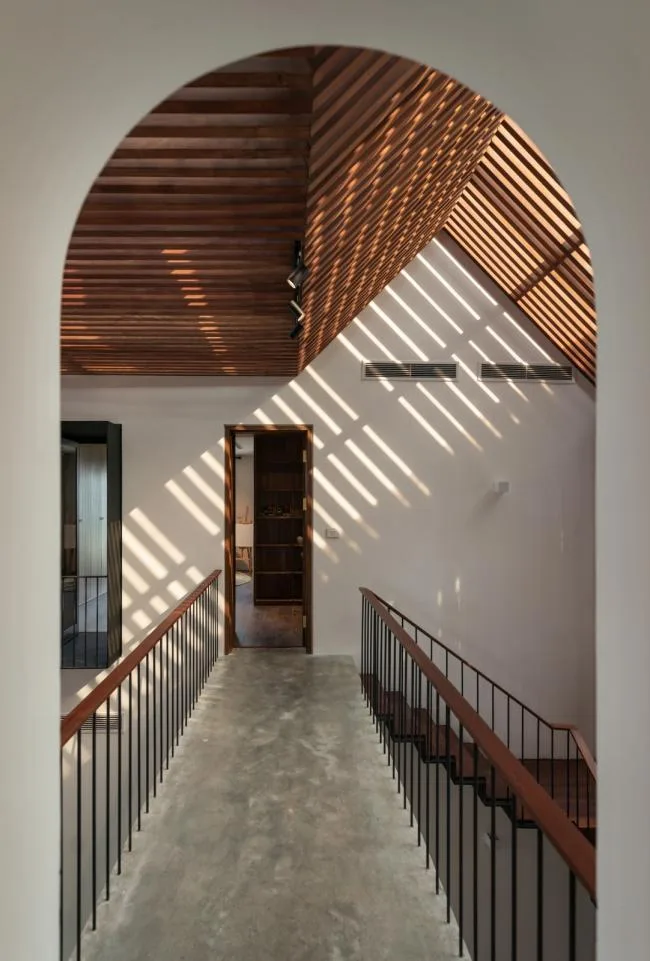 BIM architecture | Creating an indoor courtyard under arched windows and corridors: Vietnam AD8 Villa/Nemo Studio