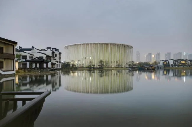 BIM Architecture | "Bamboo Forest" Walk: the Taihu Lake Lake Theater/SCA | Steven Chilton Architects