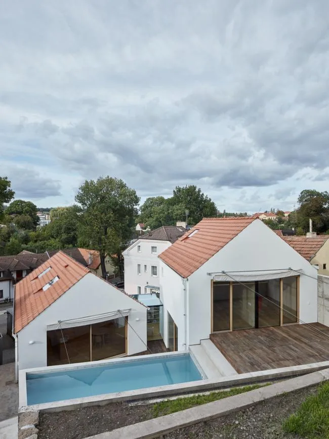 BIM Architecture | A playful white small house: Prague Vacation Home/Atelier 111 Architekti