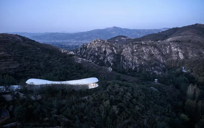 BIM Architecture | Suspended "Cloud": Mount Taishan Jiunvfeng Study/gad · line+studio