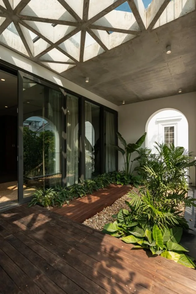 BIM architecture | Creating an indoor courtyard under arched windows and corridors: Vietnam AD8 Villa/Nemo Studio