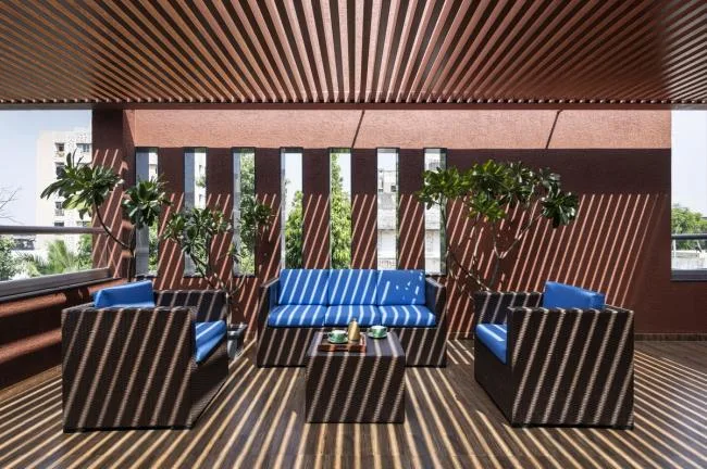 BIM Architecture | Passionate like fire, introverted like a plow ox: India's 'Red Box' Home/The Grid Architects