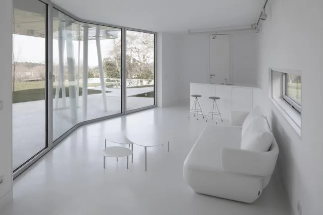 BIM Architecture | Pure as Water, Light Waves and Calm: Spanish V Residential/Dosis