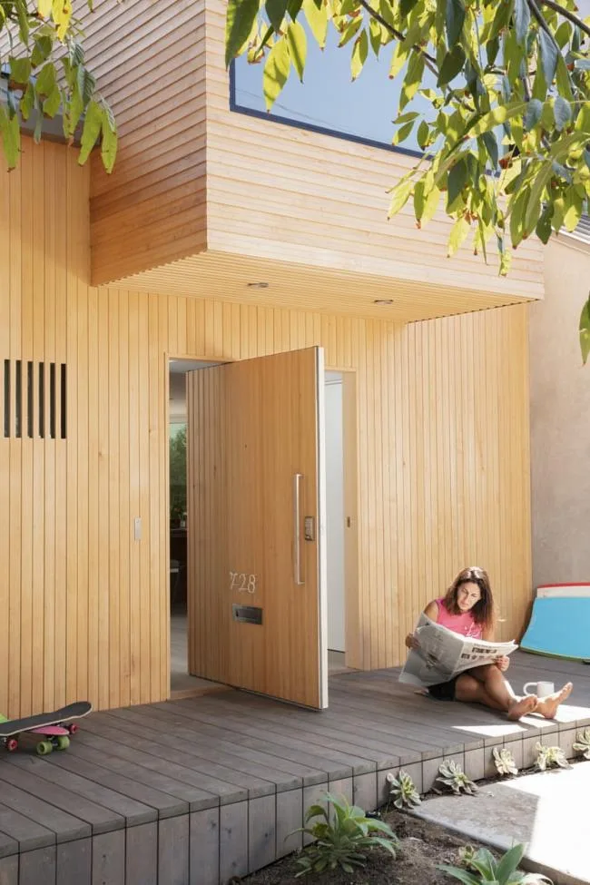 BIM Architecture | Jumping Irregular Geometric Shapes: Los Angeles Beach Resort/Blue Truck Studio