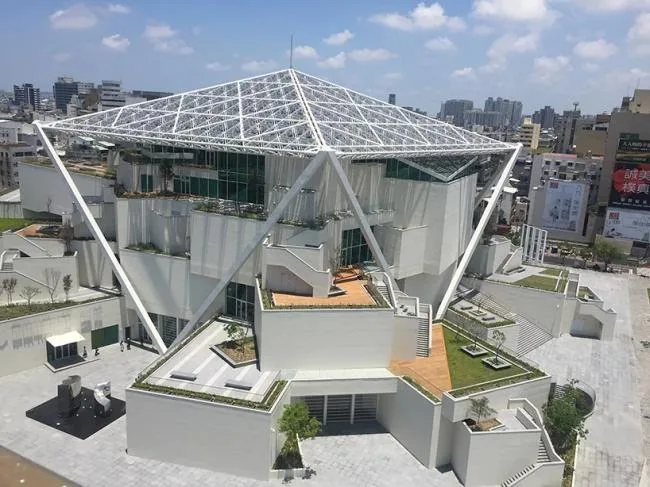 BIM Architecture | Sakamoto's New Work 'Tainan Museum of Art': Stacked Blocks Under a Pentagonal Roof Canopy