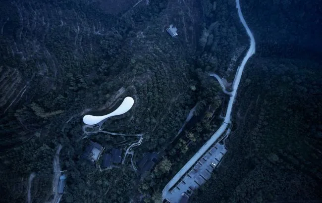 BIM Architecture | Suspended "Cloud": Mount Taishan Jiunvfeng Study/gad · line+studio