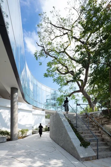 BIM Architecture | Dream Architecture Studio designs' Hong Kong University of Chicago Center 'on a hillside