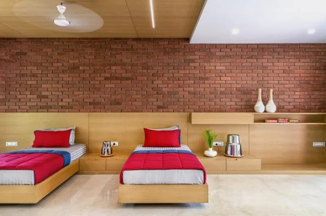 BIM Architecture | Passionate like fire, introverted like a plow ox: India's 'Red Box' Home/The Grid Architects