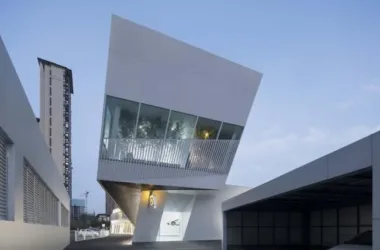 BIM Architecture: Addressing Misalignment, Twisting, and Dynamic Tilt at China’s Lamborghini Exhibition Center by Puma Architectural Design-BIM WORLD