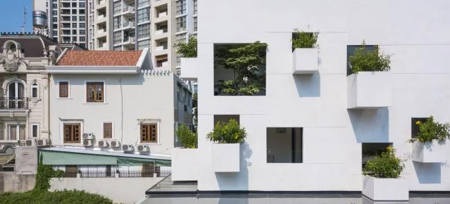 BIM Architecture | Sky Home, Stars and Greenery Create a Spiritual Residence/MIA Design Studio