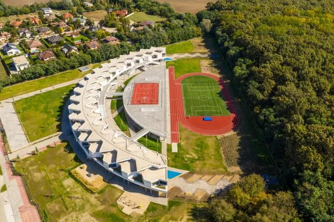 BIM Architecture Integrated into Forests: Debrecen International School by BORD Architecture Studio-BIM WORLD