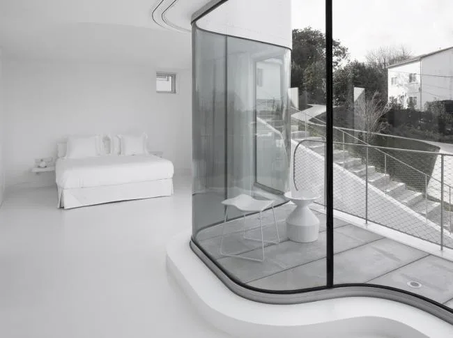 BIM Architecture | Pure as Water, Light Waves and Calm: Spanish V Residential/Dosis