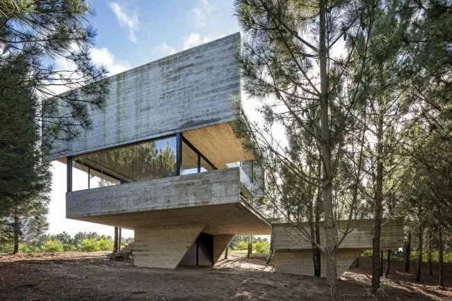 BIM Architecture | Light and Shadow Dance, Simple Forest Dwelling Like Wood and Stone/Luciano Kruk