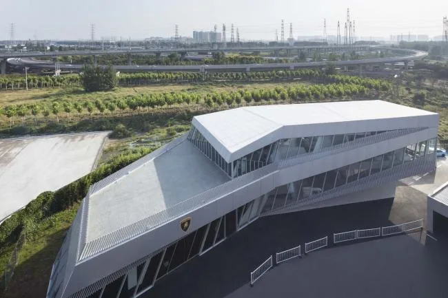 BIM Architecture | Misalignment and Twisting, Dynamic Tilt: China Lamborghini Exhibition Center/Puma Architectural Design Firm