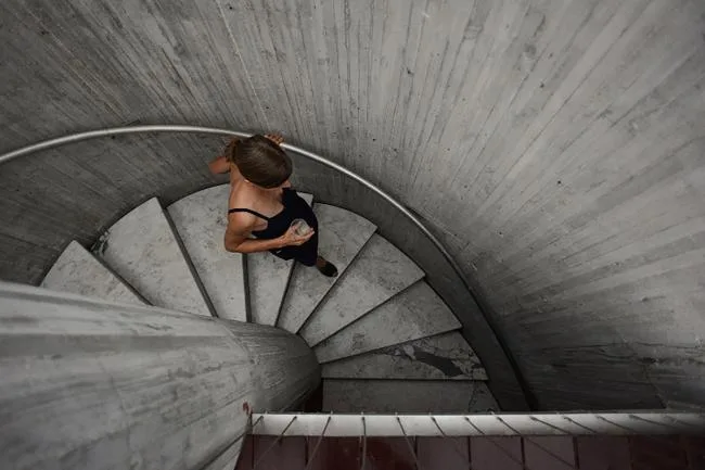 BIM Architecture | Geometric Freehand Concrete Sculpture: Solar Trajectory Residence/Christian Wassmann