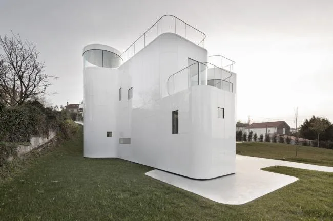BIM Architecture | Pure as Water, Light Waves and Calm: Spanish V Residential/Dosis