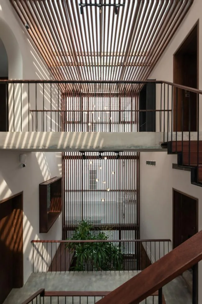 BIM architecture | Creating an indoor courtyard under arched windows and corridors: Vietnam AD8 Villa/Nemo Studio
