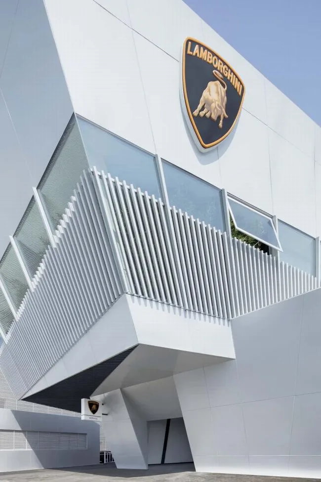 BIM Architecture | Misalignment and Twisting, Dynamic Tilt: China Lamborghini Exhibition Center/Puma Architectural Design Firm