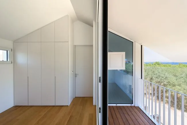 BIM Architecture | White Elves on the Aegean Coast - Greek E-House/Buerger Katsota Architects
