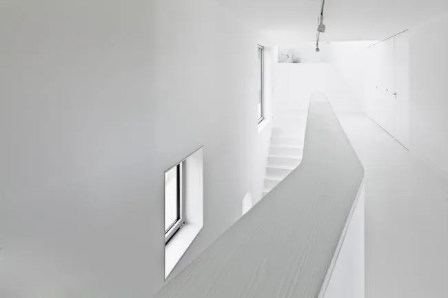 BIM Architecture | Pure as Water, Light Waves and Calm: Spanish V Residential/Dosis