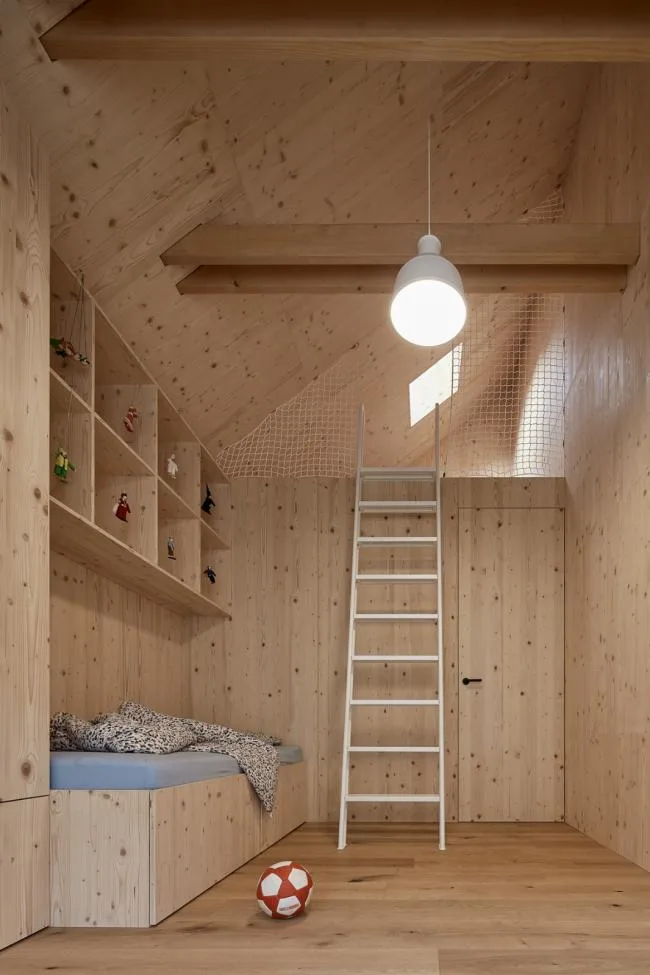 BIM Architecture | A playful white small house: Prague Vacation Home/Atelier 111 Architekti