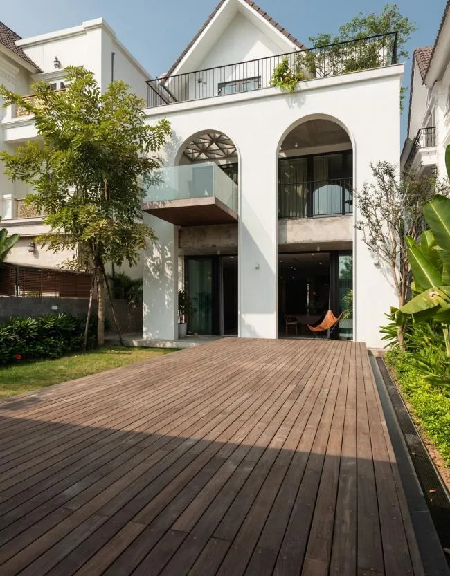 BIM architecture | Creating an indoor courtyard under arched windows and corridors: Vietnam AD8 Villa/Nemo Studio