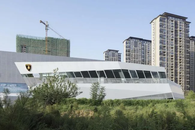 BIM Architecture | Misalignment and Twisting, Dynamic Tilt: China Lamborghini Exhibition Center/Puma Architectural Design Firm