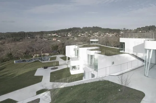 BIM Architecture | Pure as Water, Light Waves and Calm: Spanish V Residential/Dosis