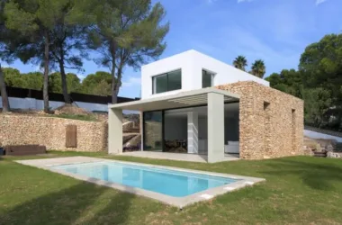 BIM Architecture: Blending Raw Brutality with Modern Design in the Baham/Moreira House-BIM WORLD