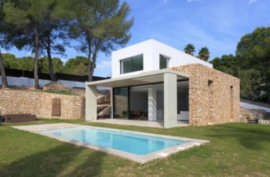 BIM Architecture: Blending Raw Brutality with Modern Design in the Baham/Moreira House-BIM WORLD