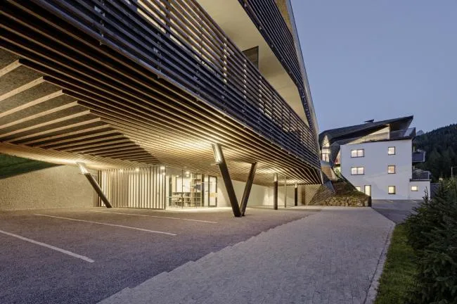 BIM Architecture | Living on the Mountain - Strata Hotel/Plasma Studio