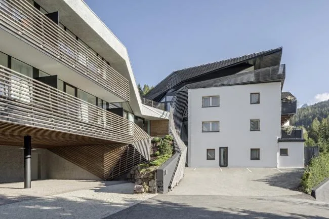 BIM Architecture | Living on the Mountain - Strata Hotel/Plasma Studio