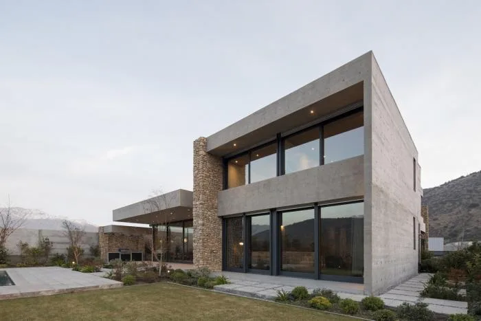 BIM Architecture | Giant Stones Embedded in the Site: Cerro la Cruz Residence/Turner Arquitectos