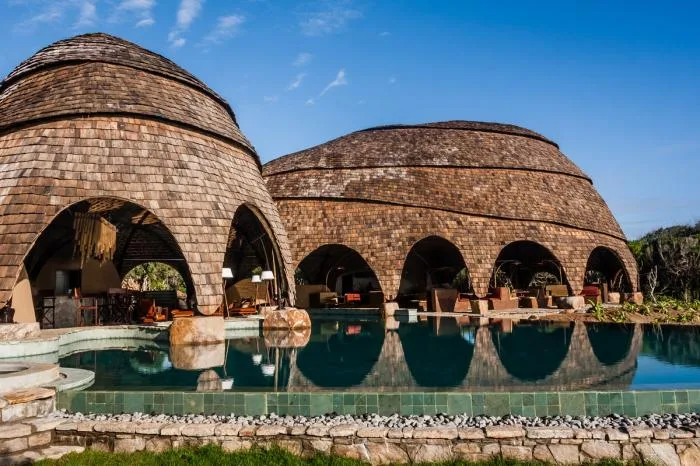 BIM Architecture | Primitive Caves Under Giant Stones on Coastal Beaches: Sri Lanka Tent Hotel/Nomadic Resorts