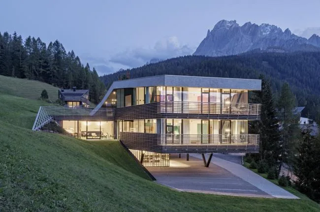 BIM Architecture | Living on the Mountain - Strata Hotel/Plasma Studio