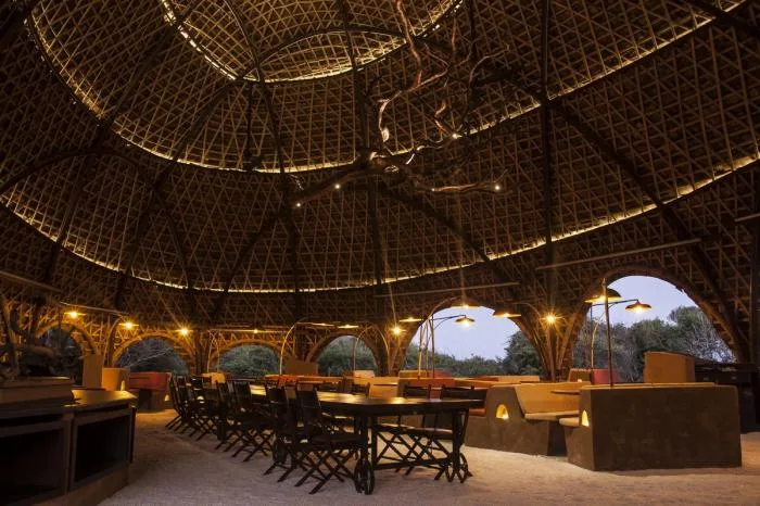 BIM Architecture | Primitive Caves Under Giant Stones on Coastal Beaches: Sri Lanka Tent Hotel/Nomadic Resorts