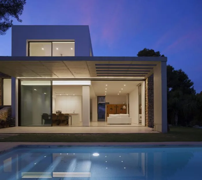 BIM Architecture | Integration of Primitive Brutality and Modern Elements: Baham/Moreira House