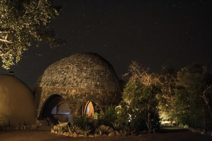BIM Architecture | Primitive Caves Under Giant Stones on Coastal Beaches: Sri Lanka Tent Hotel/Nomadic Resorts