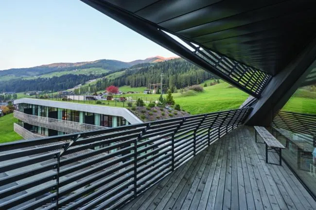 BIM Architecture | Living on the Mountain - Strata Hotel/Plasma Studio