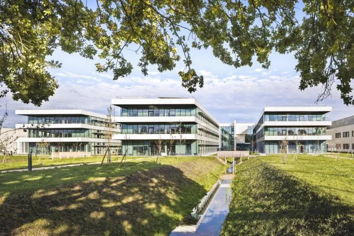 BIM Architecture | Light and Transparent, Dancing with Curved Lines: Air Liquide Group Headquarters/Michel R é mon&  Associés