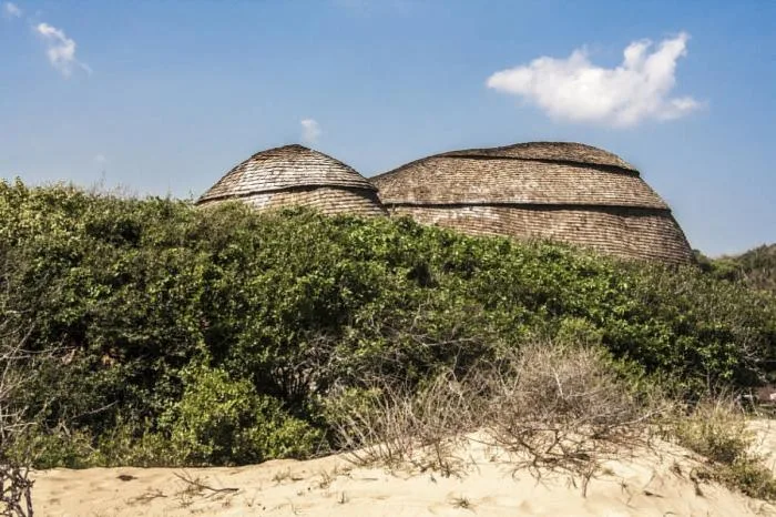 BIM Architecture | Primitive Caves Under Giant Stones on Coastal Beaches: Sri Lanka Tent Hotel/Nomadic Resorts