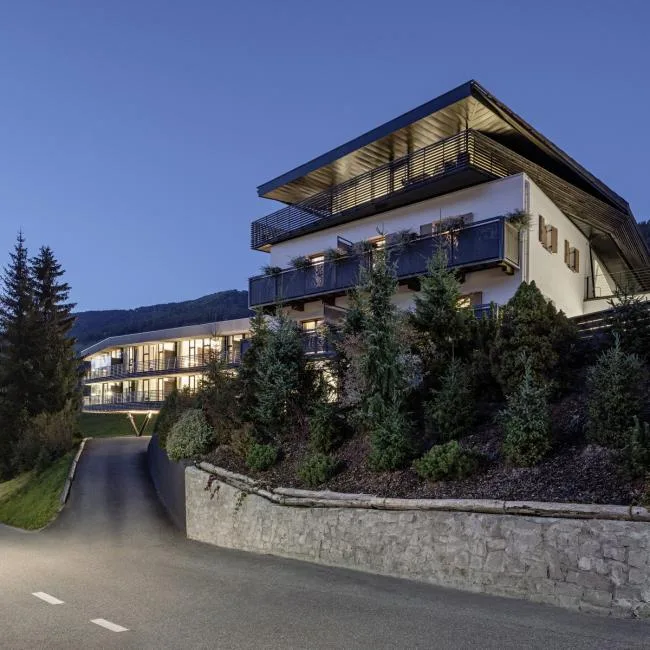 BIM Architecture | Living on the Mountain - Strata Hotel/Plasma Studio
