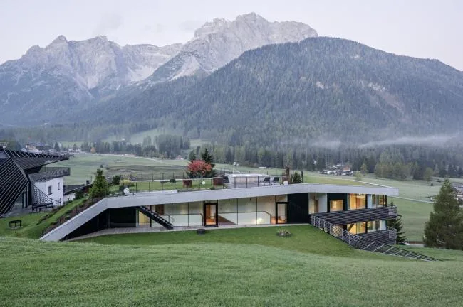 BIM Architecture | Living on the Mountain - Strata Hotel/Plasma Studio