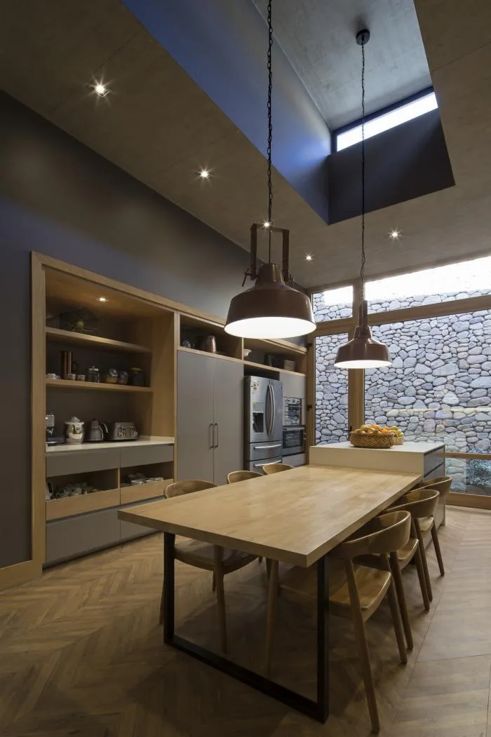 BIM Architecture | Giant Stones Embedded in the Site: Cerro la Cruz Residence/Turner Arquitectos