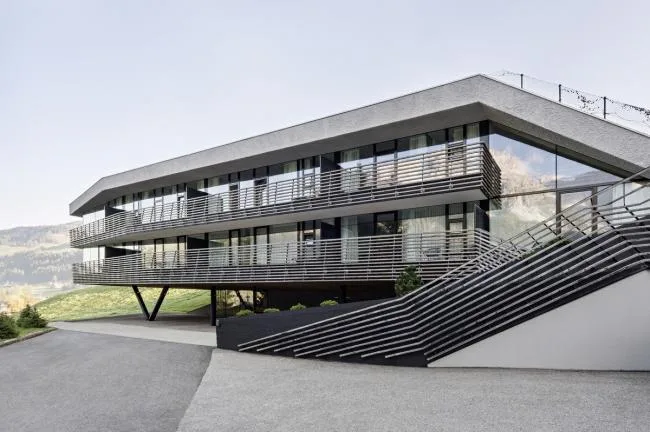 BIM Architecture | Living on the Mountain - Strata Hotel/Plasma Studio