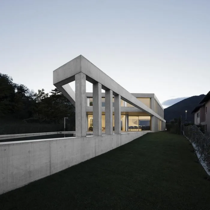 BIM Architecture | Misaligned Composition, Simplicity with Tension - Komano Villa/DF-DC