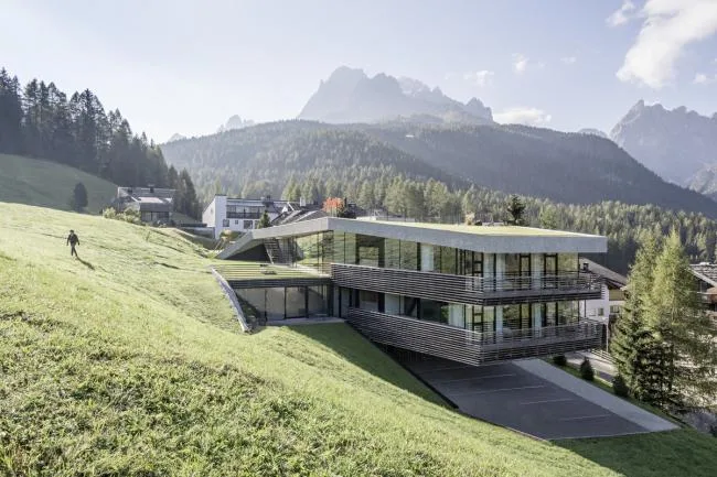 BIM Architecture | Living on the Mountain - Strata Hotel/Plasma Studio