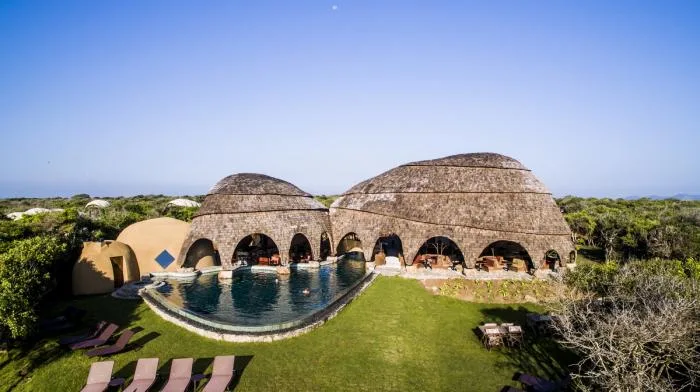 BIM Architecture | Primitive Caves Under Giant Stones on Coastal Beaches: Sri Lanka Tent Hotel/Nomadic Resorts